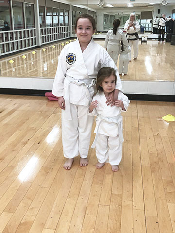 mina with little sister